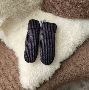 Lululemon Textured Fleece Lined Knit Mittens